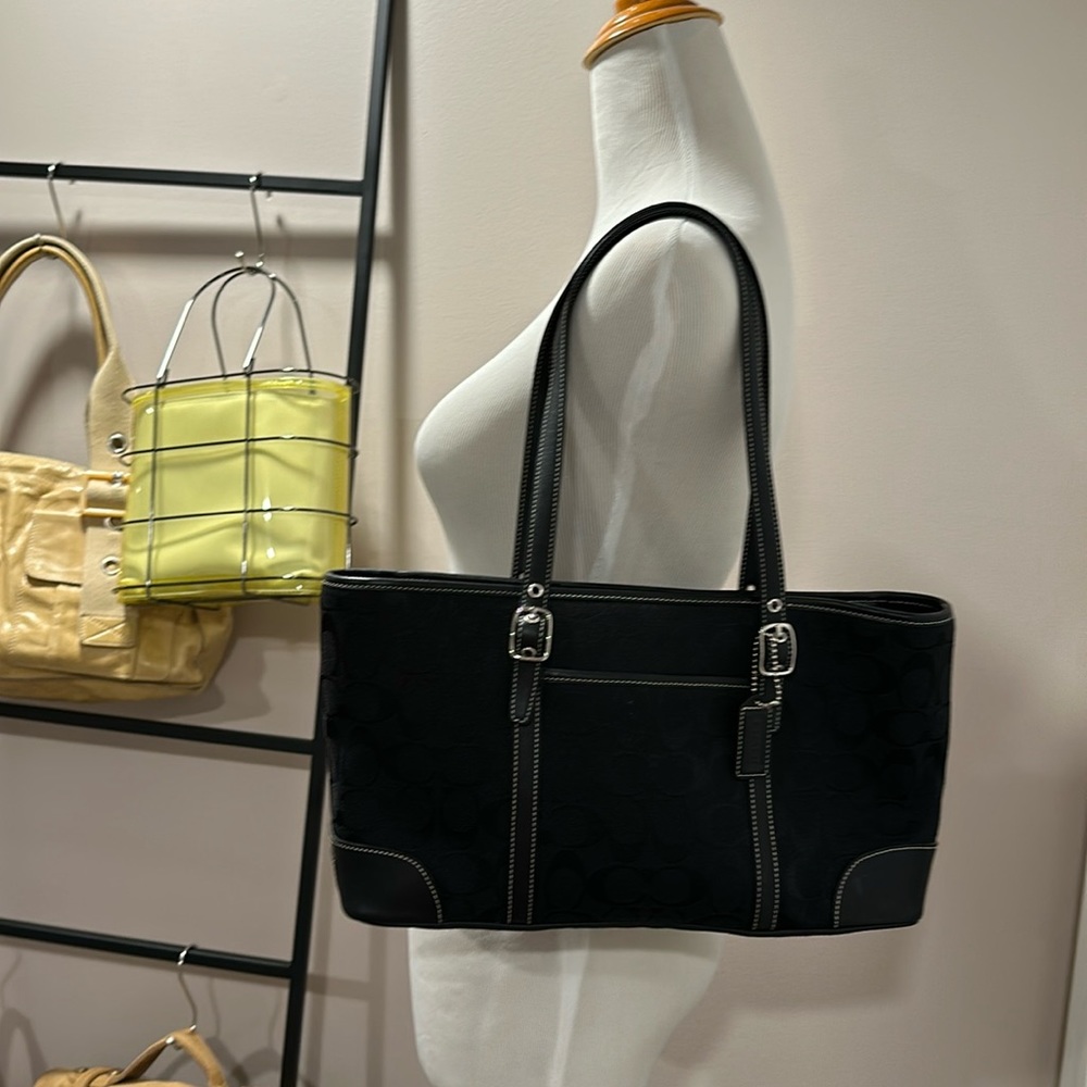 COACH black logo shoulder bag VINTAGE 2003